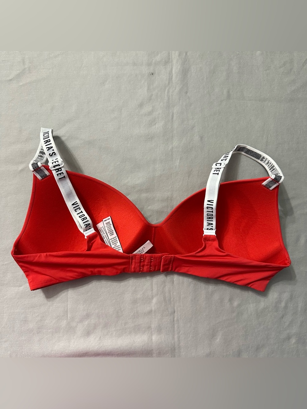 VS Red Wireless Lightly Lined T-Shirt Bra 36C Logo Straps - Picture 2 of 8